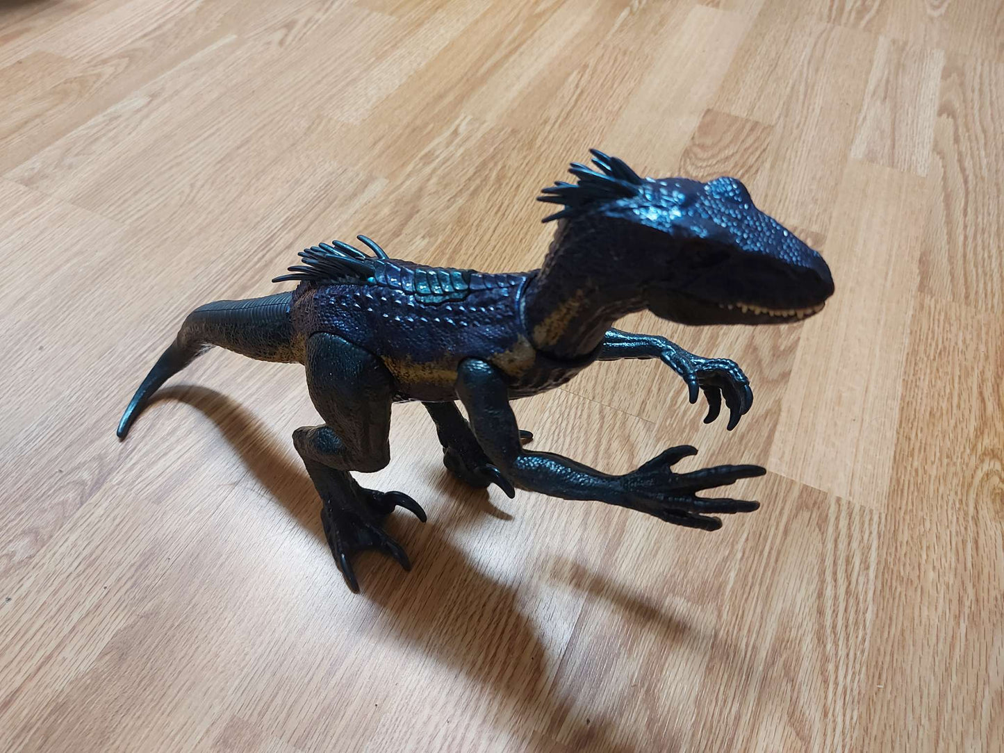 Dinosaur - Jurassic World Track N Attack Indoraptor Figure 10-inch