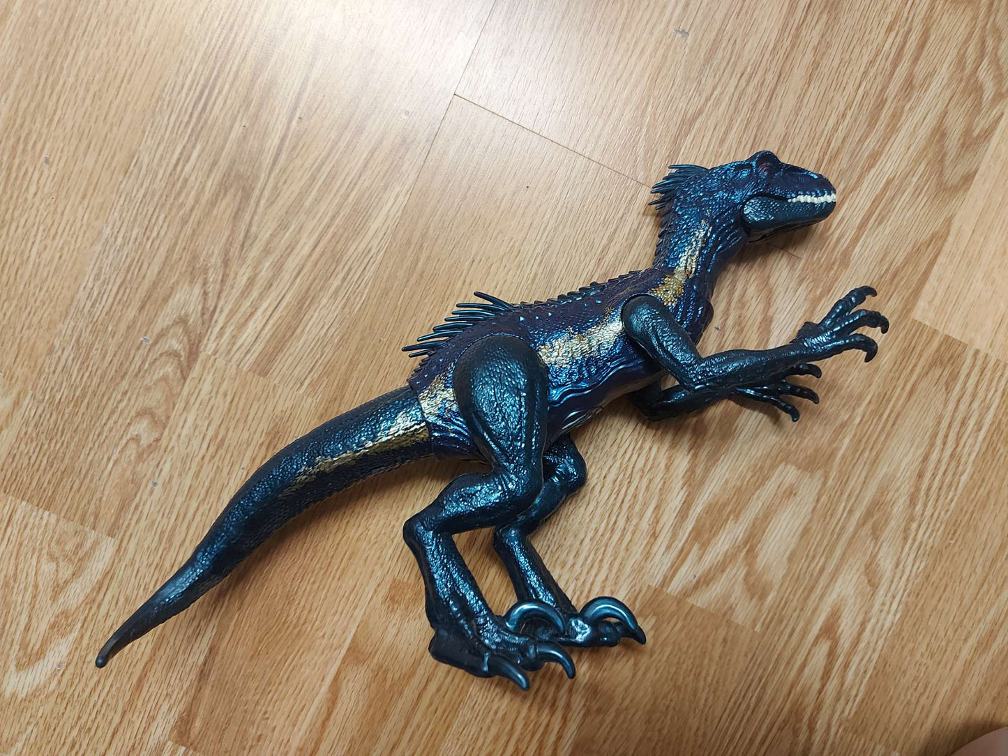 Dinosaur - Jurassic World Track N Attack Indoraptor Figure 10-inch