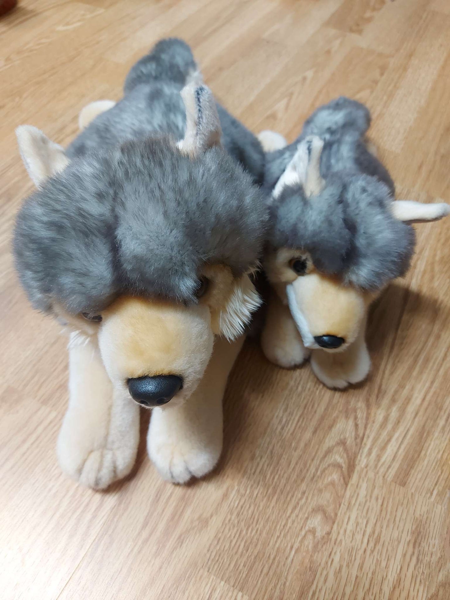 Lot of 2 wolves stuffed animals