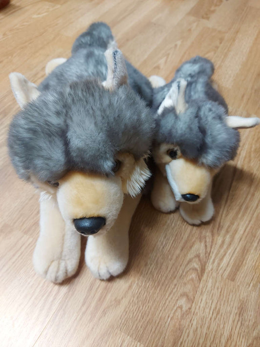 Lot of 2 wolves stuffed animals