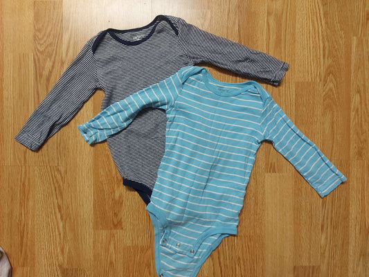 2 Carter's onesies - size 18 months, Kids 18 Month (12-18M)