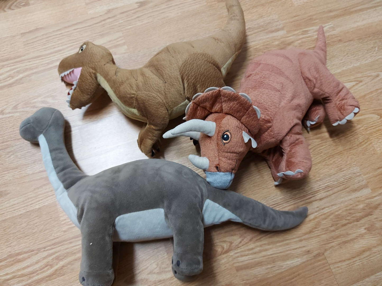 Lot of 3 dinosaurs stuffed animals