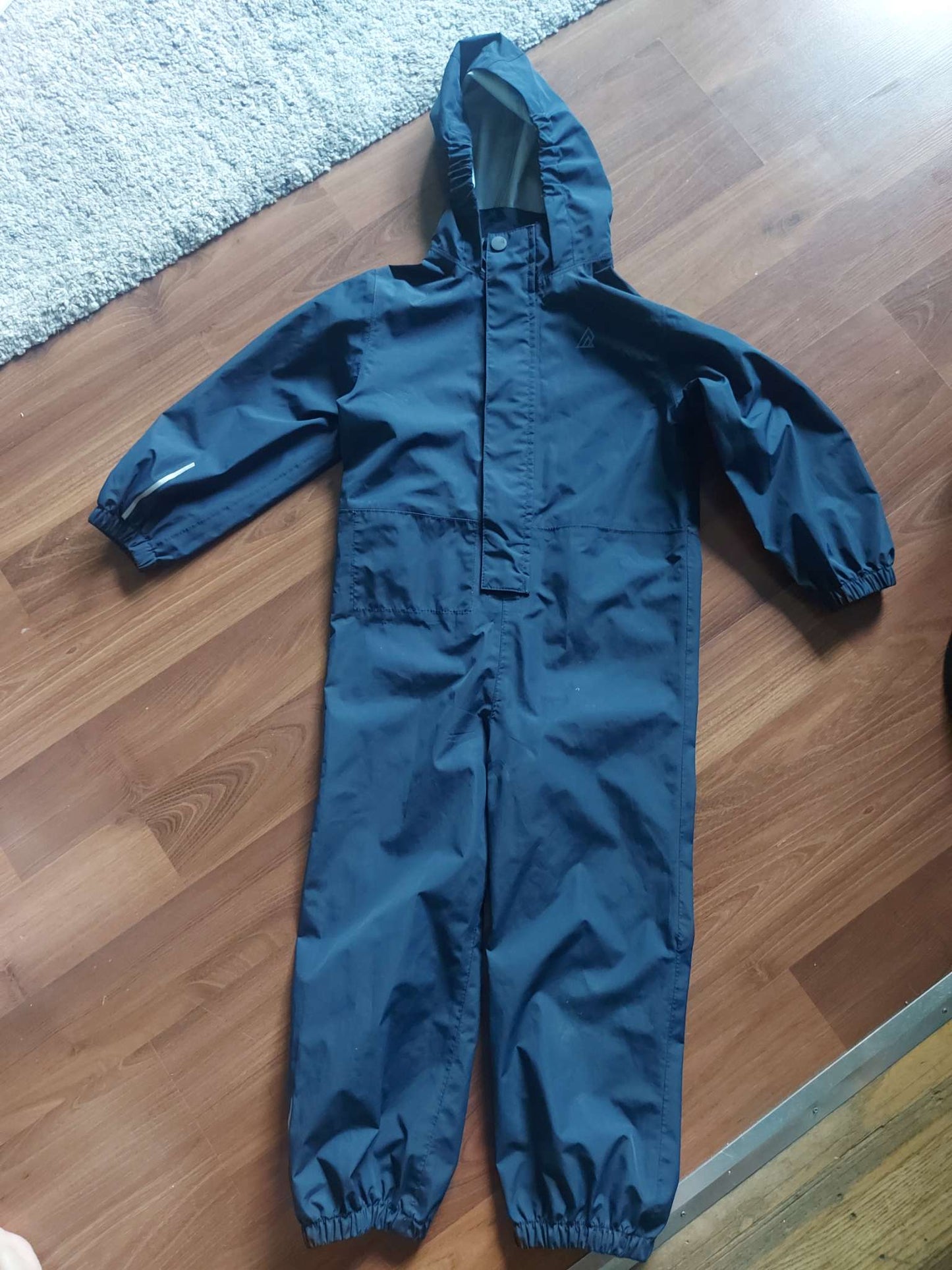 Ripzone One piece Rain Suit - Size 5T (Retails for 80$), Kids 5/5T (extra small)