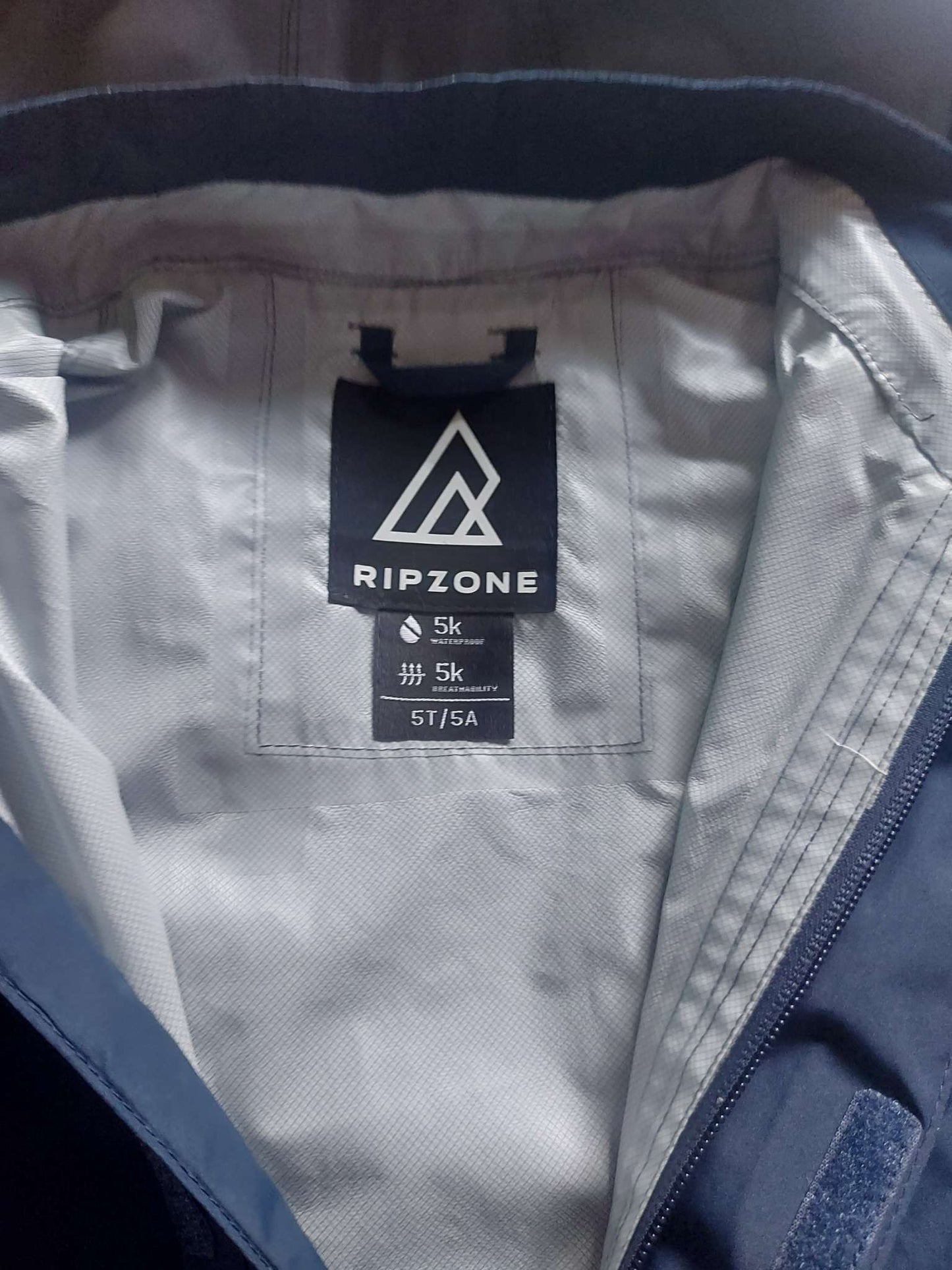 Ripzone One piece Rain Suit - Size 5T (Retails for 80$), Kids 5/5T (extra small)
