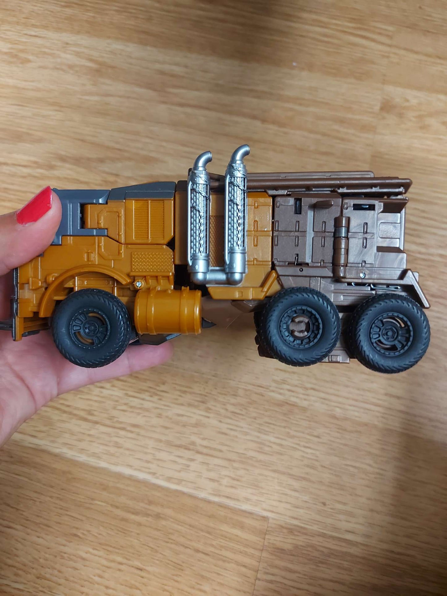 Transformers Rise of the Beasts Buzzworthy Bumblebee Smash Action Figure