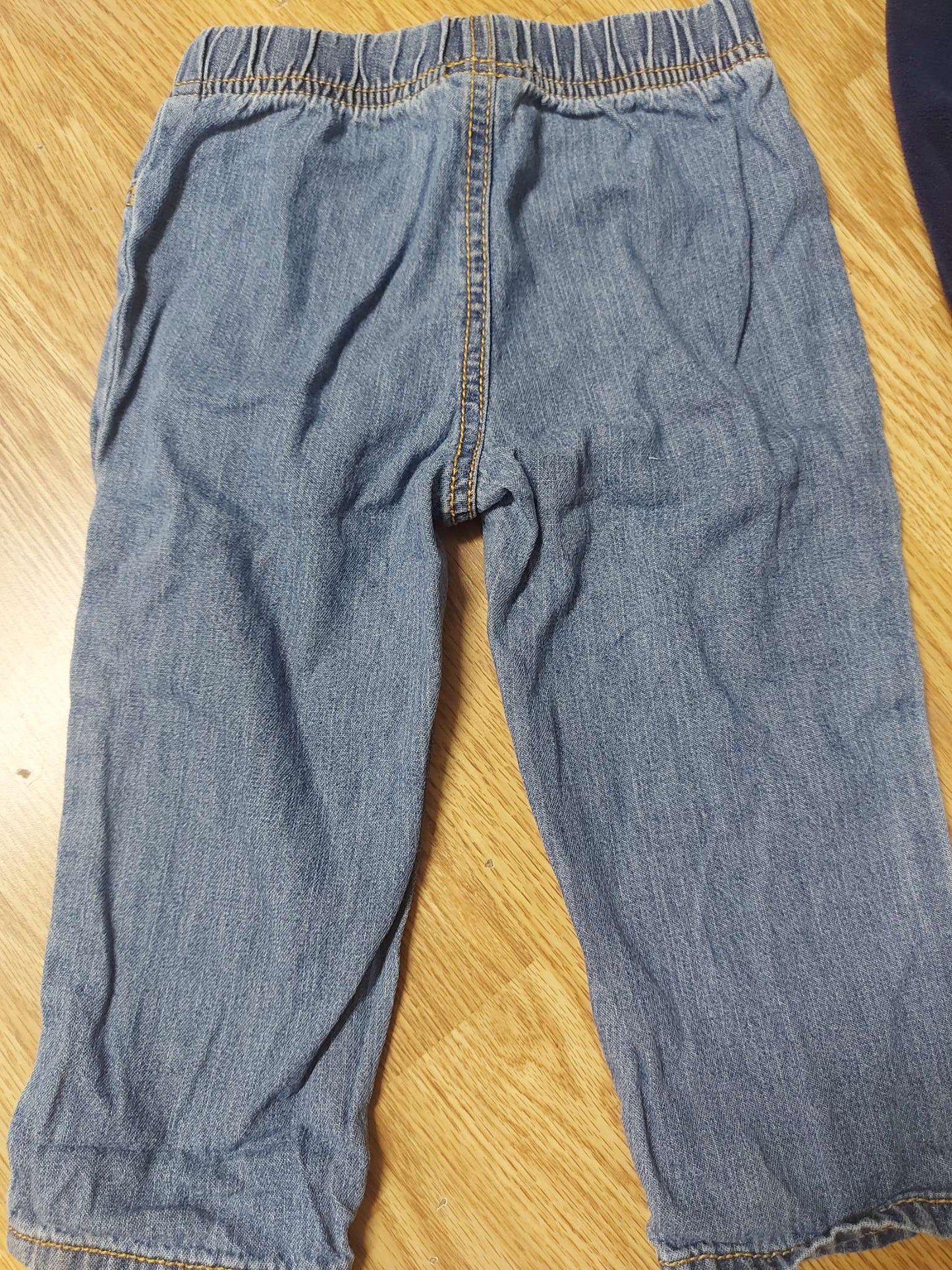 Two pairs of pants - Carter's - Size 18 months, Kids 18 Month (12-18M)