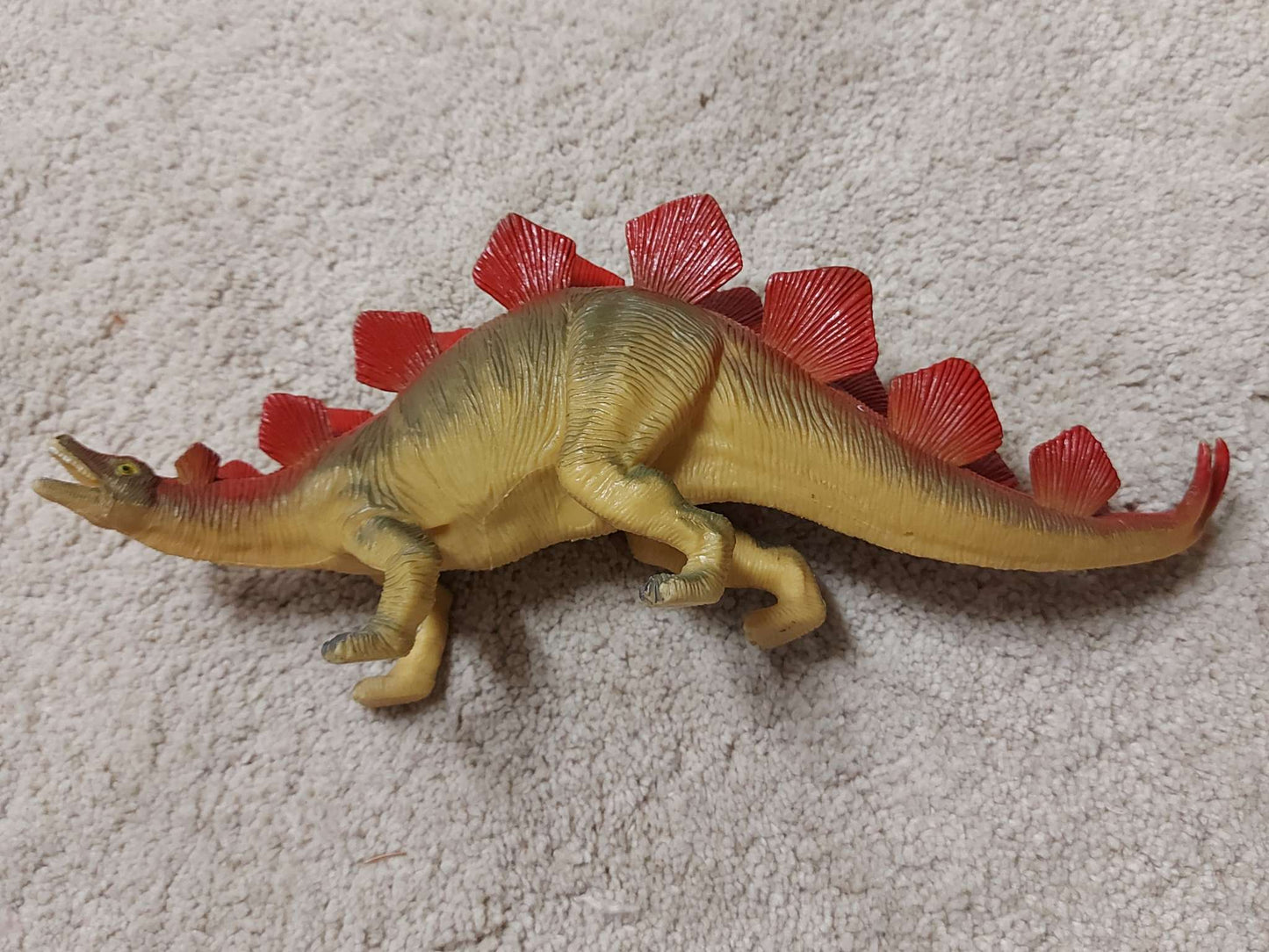 Lot of 6 large dinosaurs