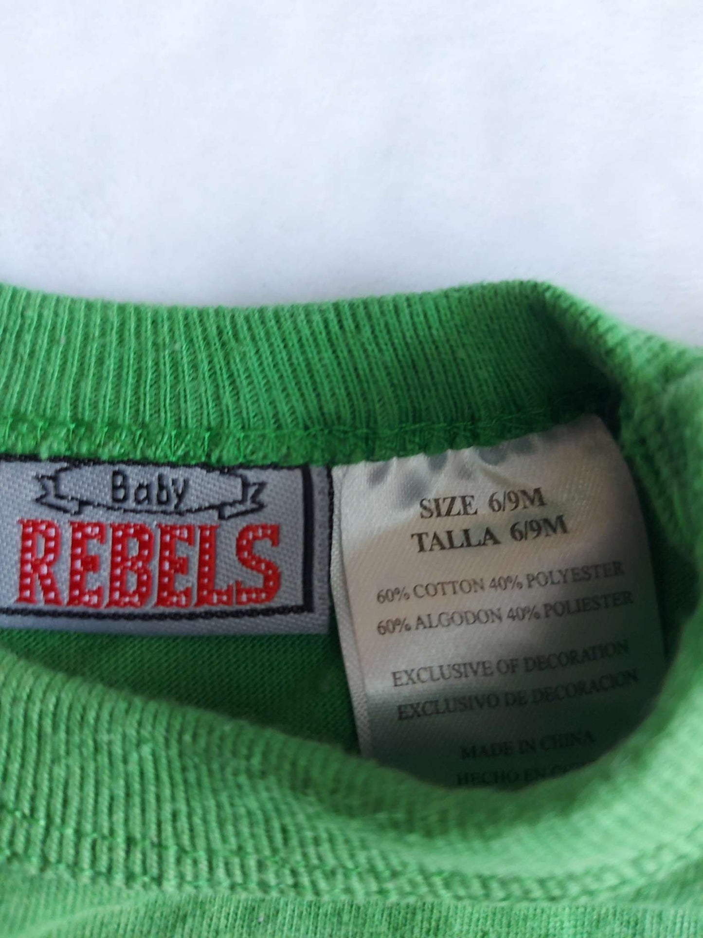 Lot of 2 long sleeve onesies, Kids 9 Month (6-9M)