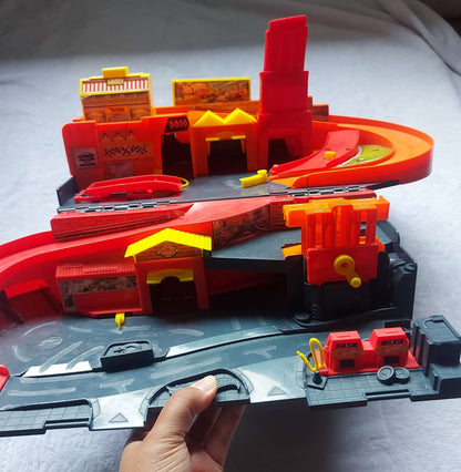 Hot Wheels Sto & Go - Carry-on Playset (no cars included)