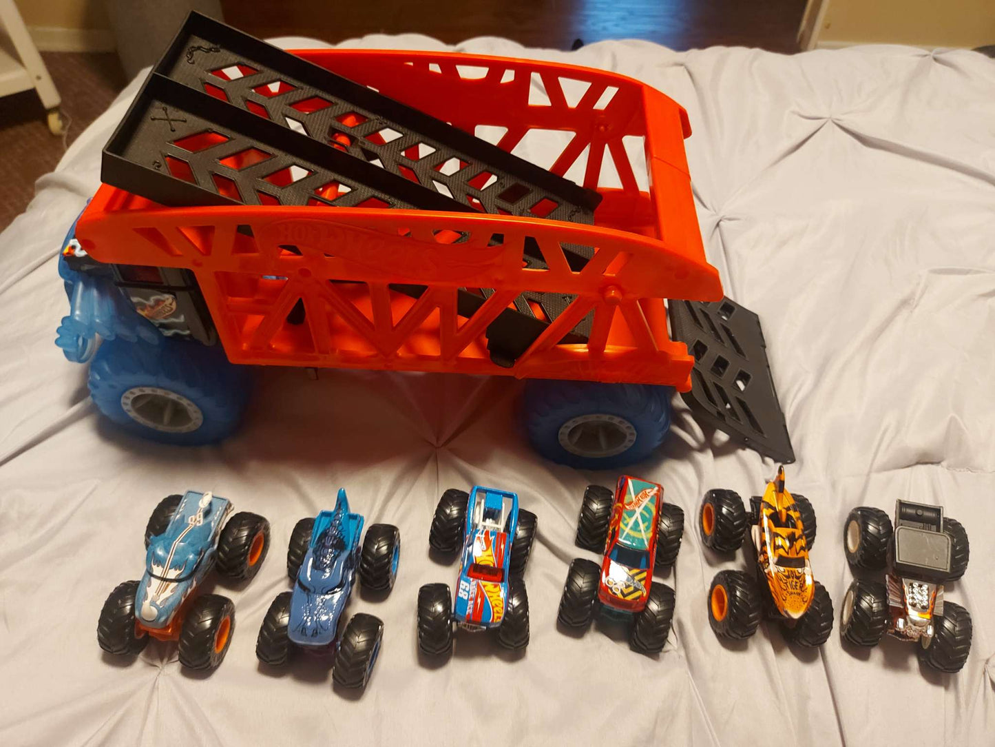 Hot Wheels Monster Truck Boneshaker Hauler Carrier With Trucks