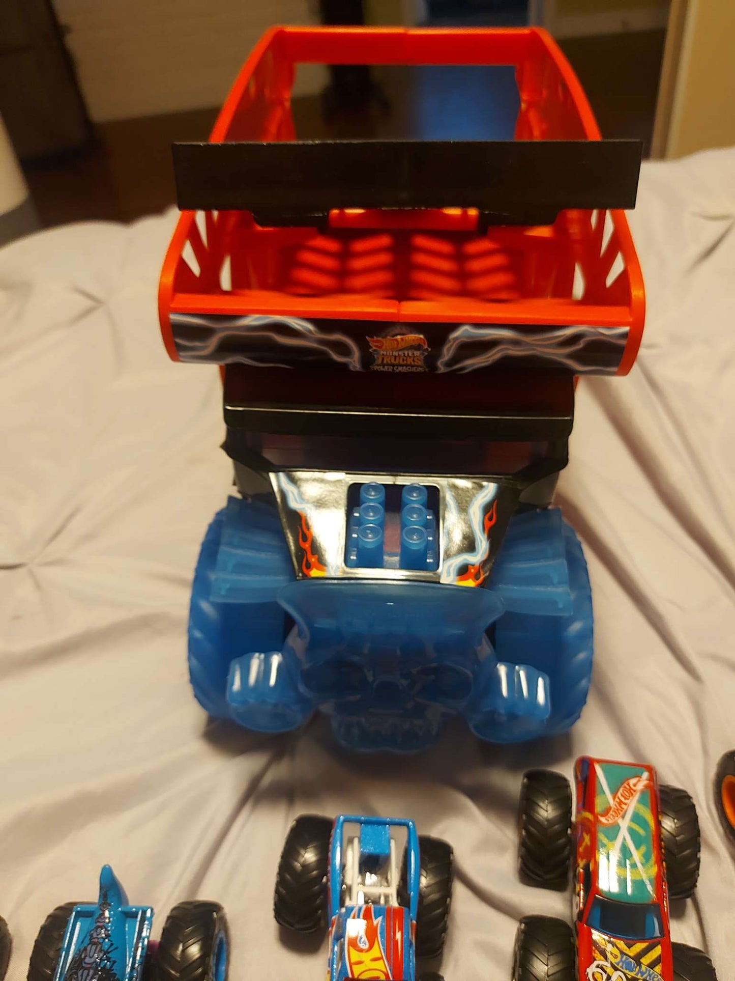 Hot Wheels Monster Truck Boneshaker Hauler Carrier With Trucks