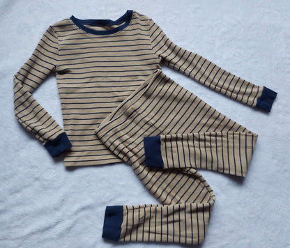 Lot of 4 pairs of boy pajamas - Size 6 (Carter's), Kids 6/6X