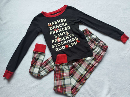 One pair of Christmas pajamas - Size 6, Kids 6/6X