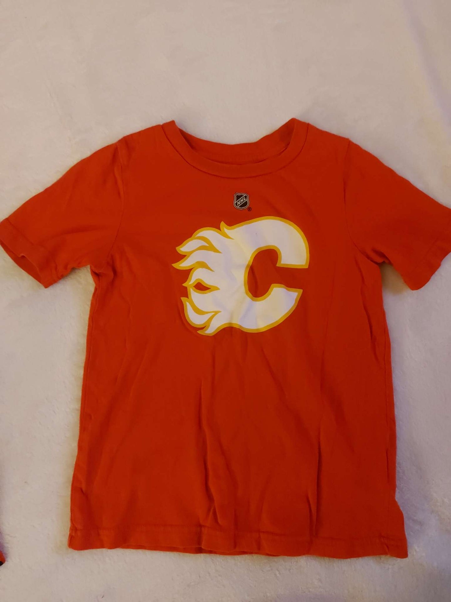 Calgary Flames T-shirt - Size M (5/6), Kids 5/5T