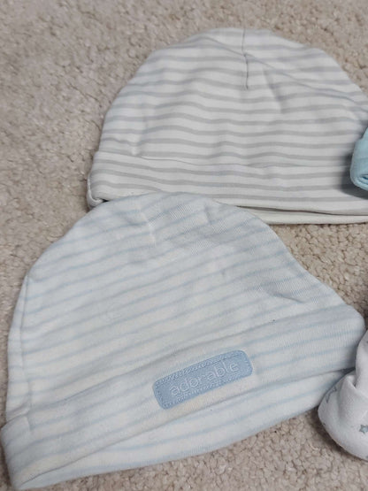 Lot of 4 newborn hats