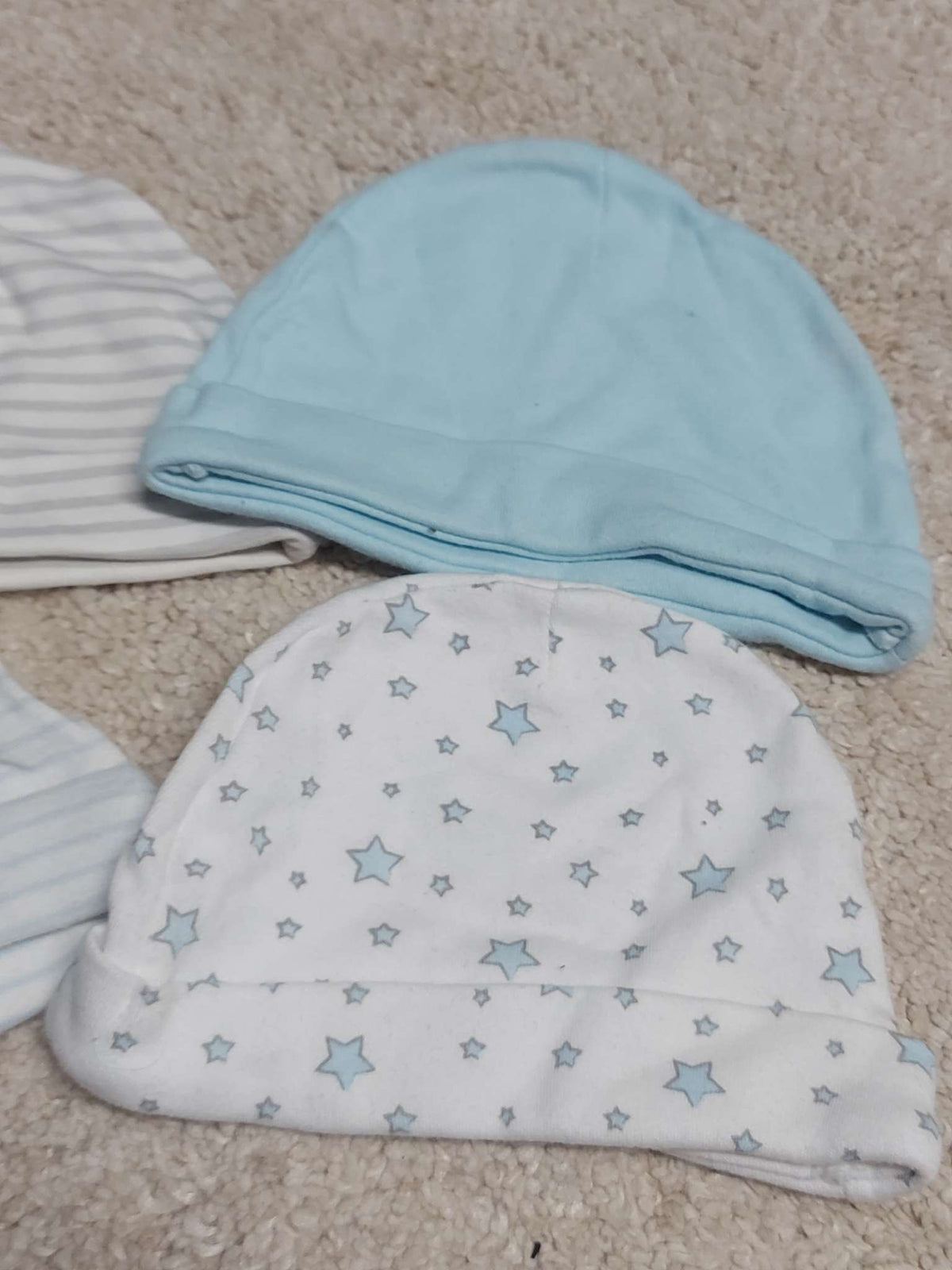 Lot of 4 newborn hats