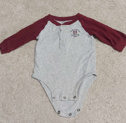 Lot of 2 long sleeve onesies - Size 6-9M, Kids 9 Month (6-9M)