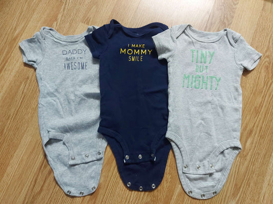 Bundle of 7 Carter's onesies - Size 6 months, Kids 6 Month (3-6M)