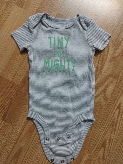 Bundle of 7 Carter's onesies - Size 6 months, Kids 6 Month (3-6M)