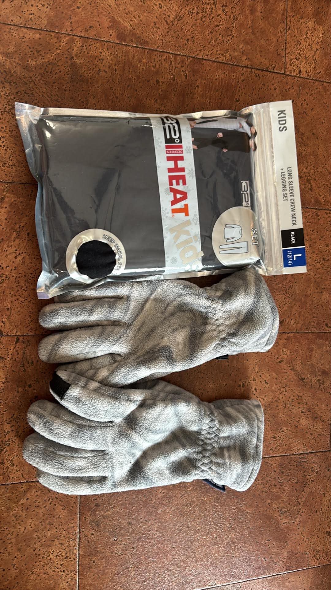 Lands end gloves  Size medium  EUC and NEW *, Kids 8