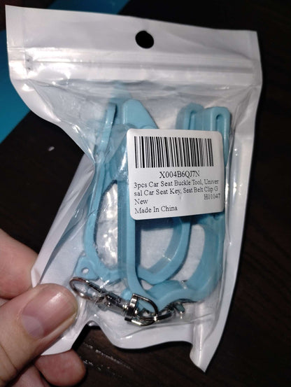 One Cat seat key keychain with clip