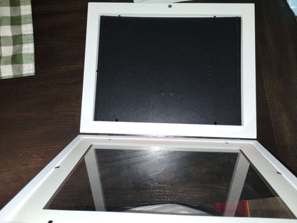 Magnetic picture frame for kids artwork