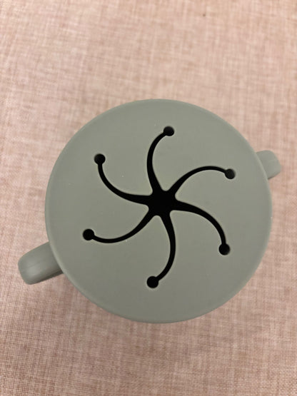 Snack and grab silicone container