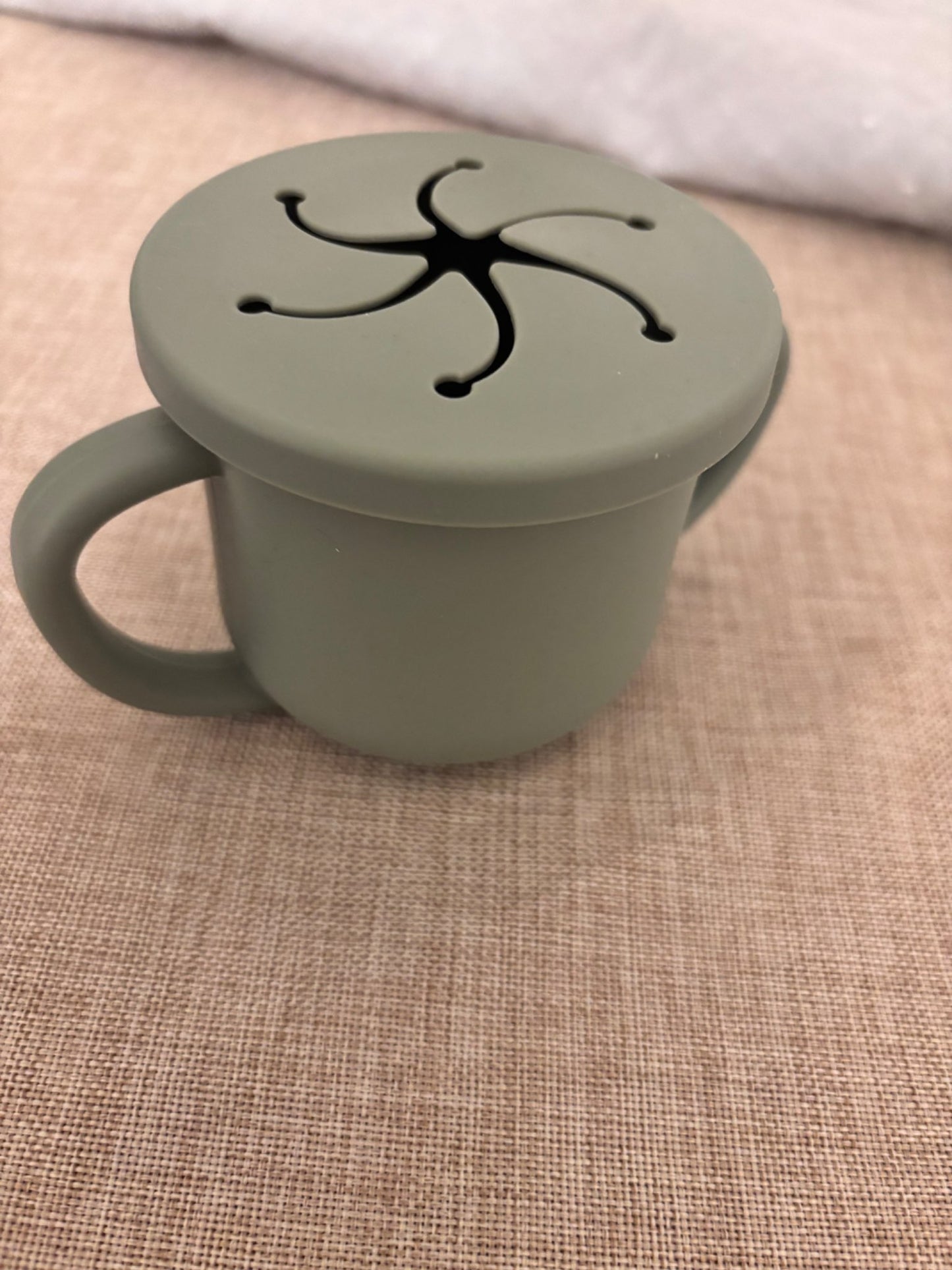 Snack and grab silicone container