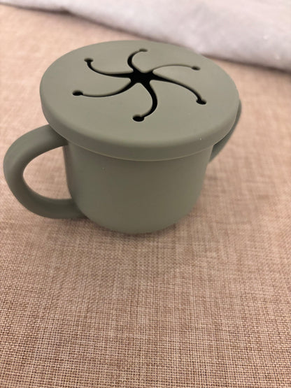 Snack and grab silicone container