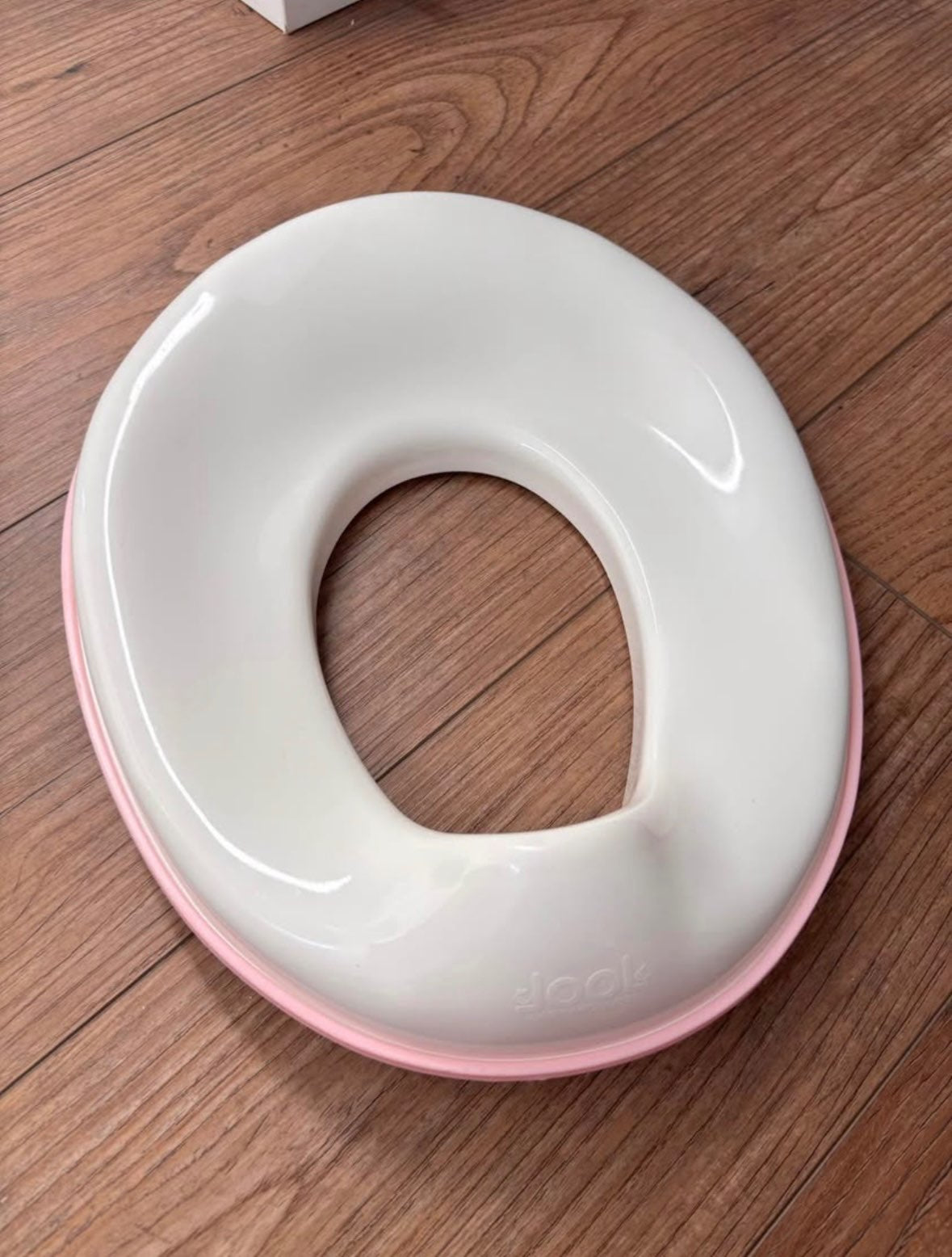 Toilet seat