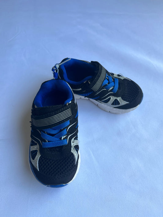 Boys Sneakers – Size 6, Shoes 6 (Walkers:12-24 mth)