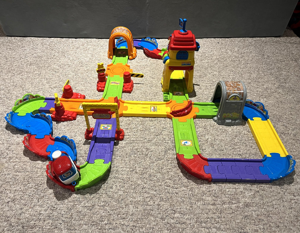 VTech Go! Go! Smart Wheels Chug & Go Railroad Set