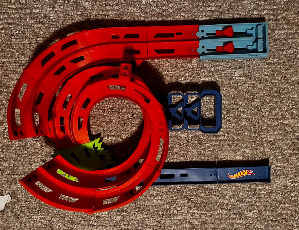 Hot Wheels Whip Around Raceway
