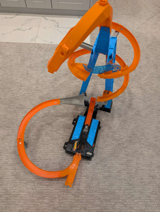 Hot Wheels Sky Crash Tower Track Set