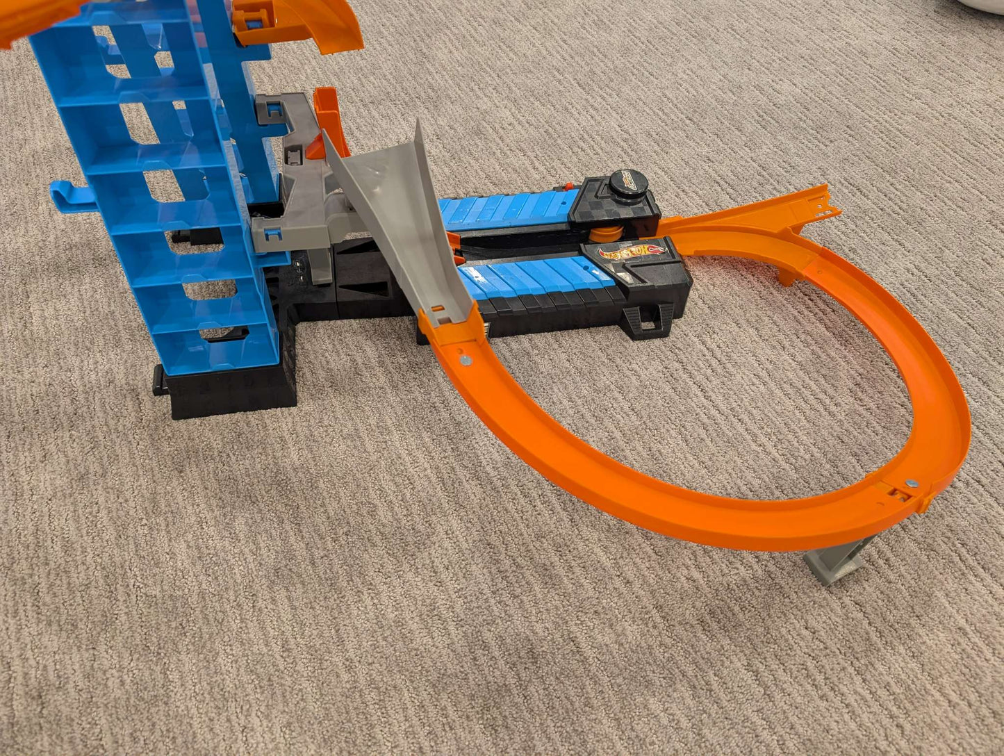 Hot Wheels Sky Crash Tower Track Set