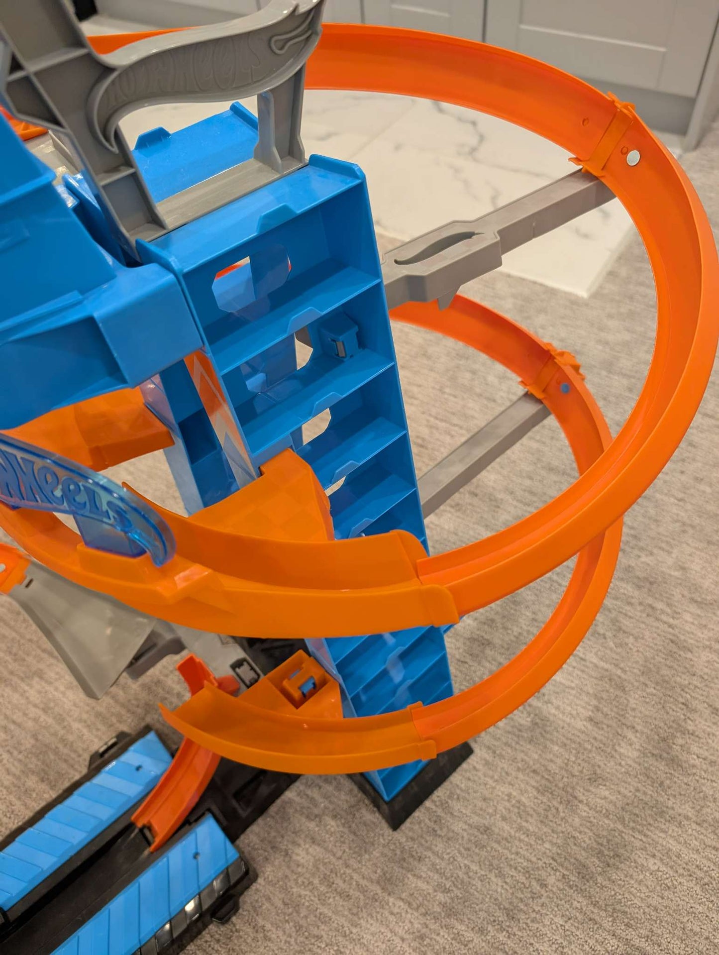 Hot Wheels Sky Crash Tower Track Set