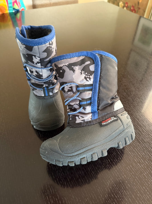 Winter Boots sized 8, Shoes 8 (Toddler:2-4yr)
