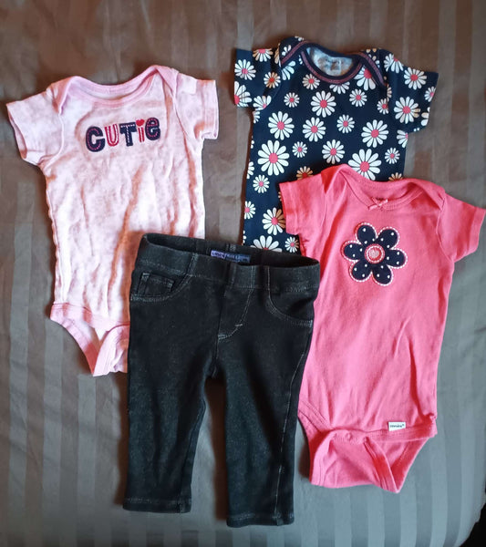 3x Gerber's 3-9 month Onsies + Levi Jeggings, Kids 9 Month (6-9M)