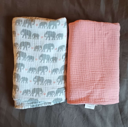 2 Swaddling Blankets, 0-3 Months (Newborn)