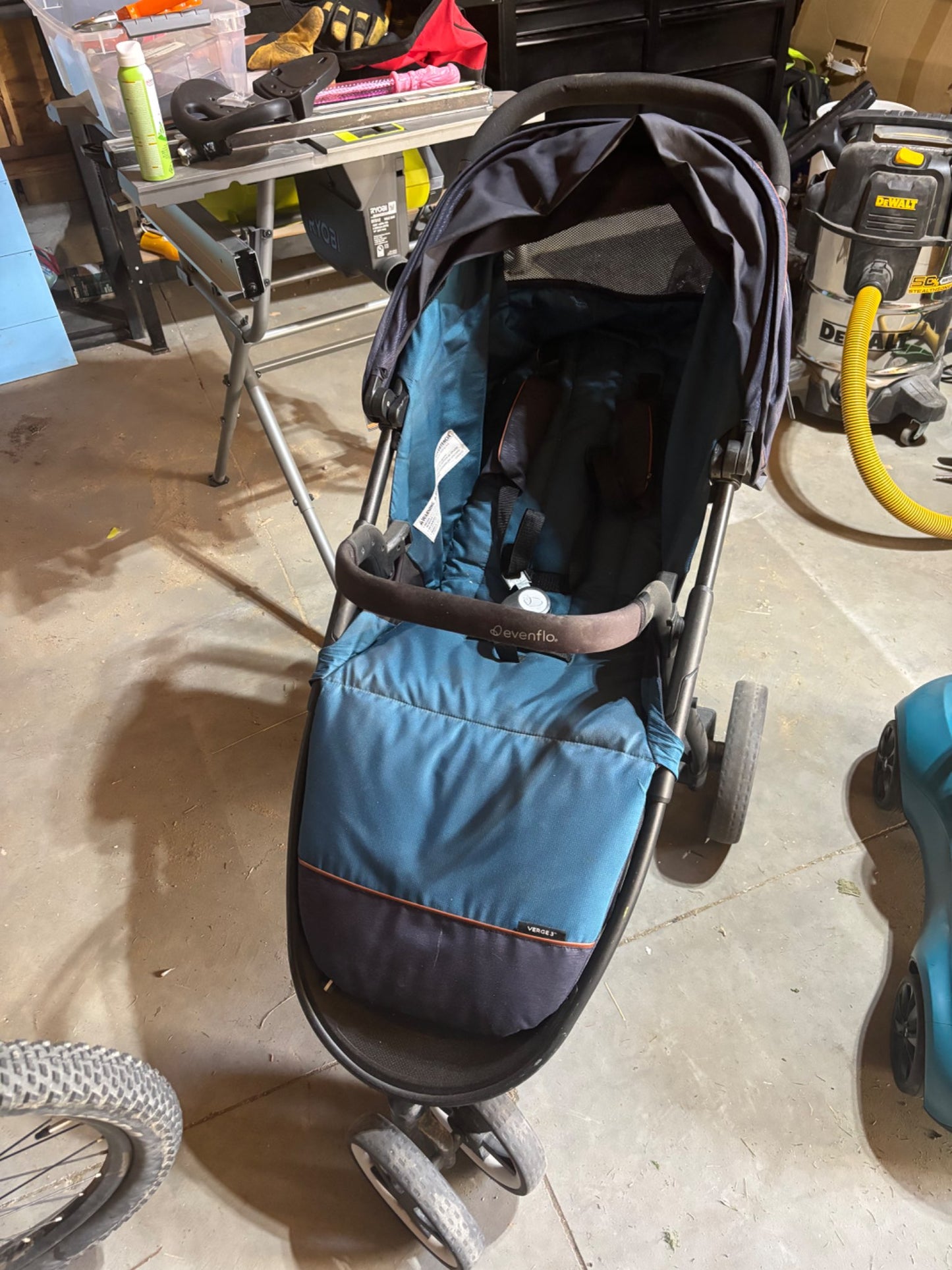 Evenflo Verge 3 Jogging stroller