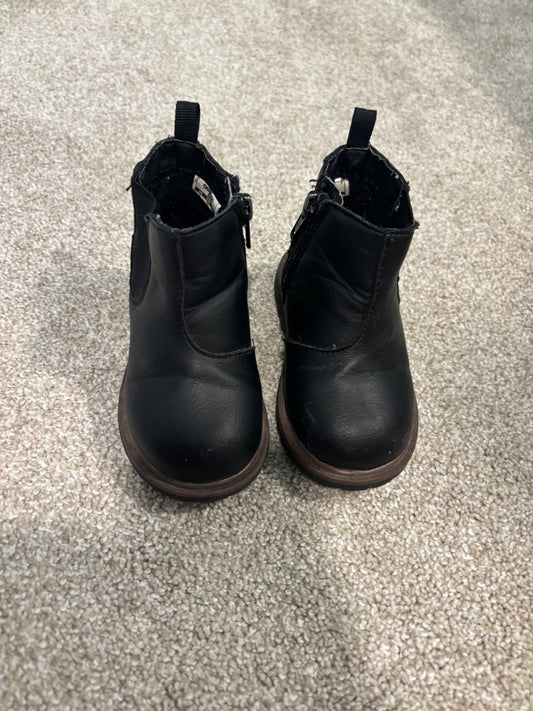 Oshkosh black boots, Shoes 5 (Walkers:12-24 mth)