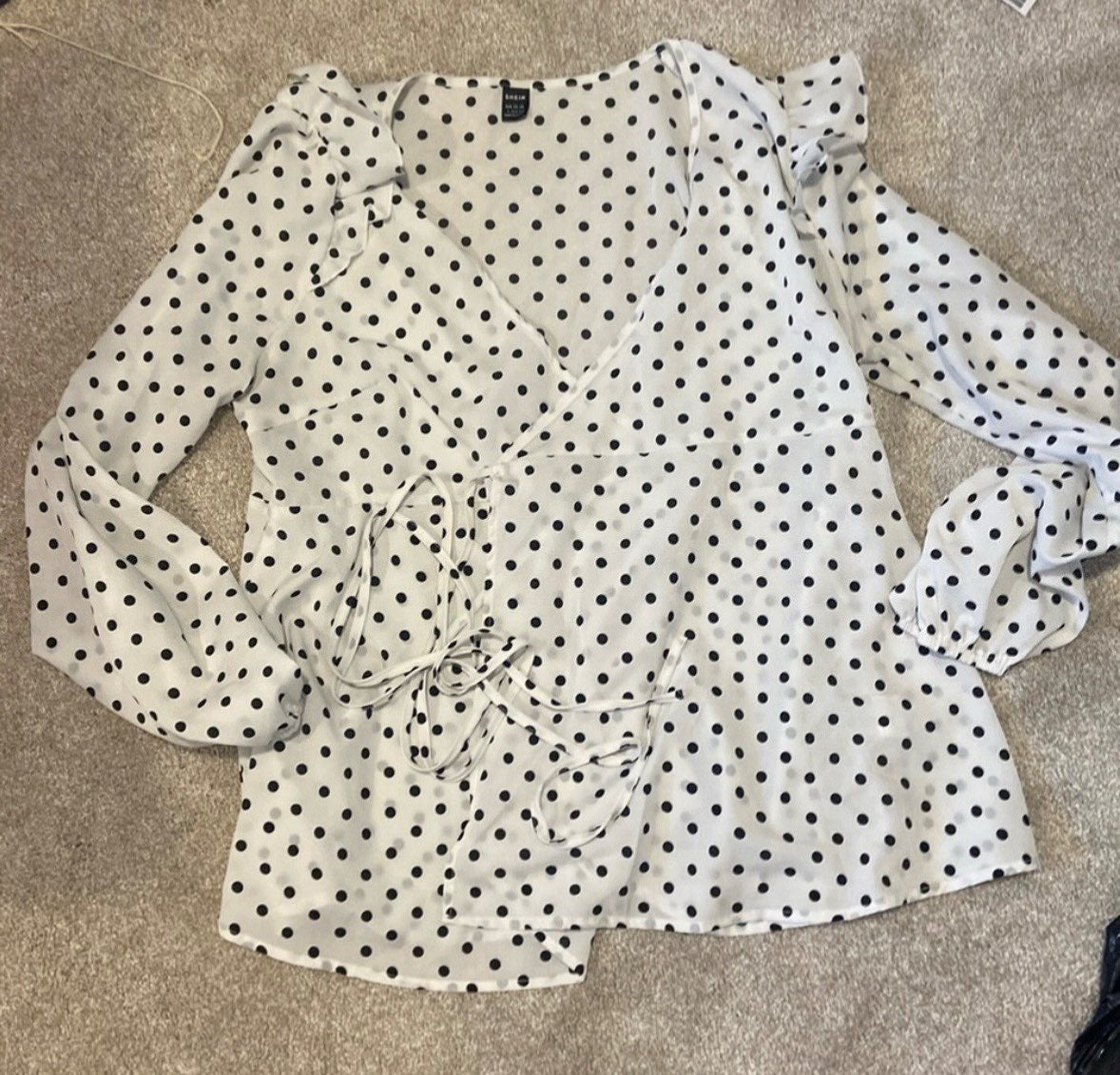 White polka dot pregnancy shirt, Maternity L (12-14)