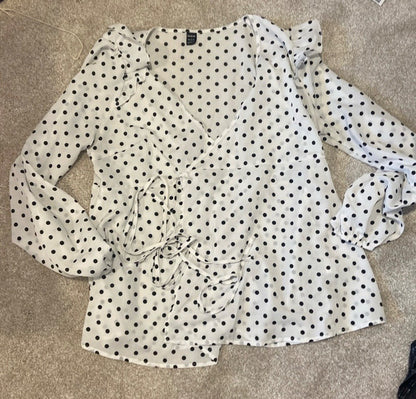 White polka dot pregnancy shirt, Maternity L (12-14)