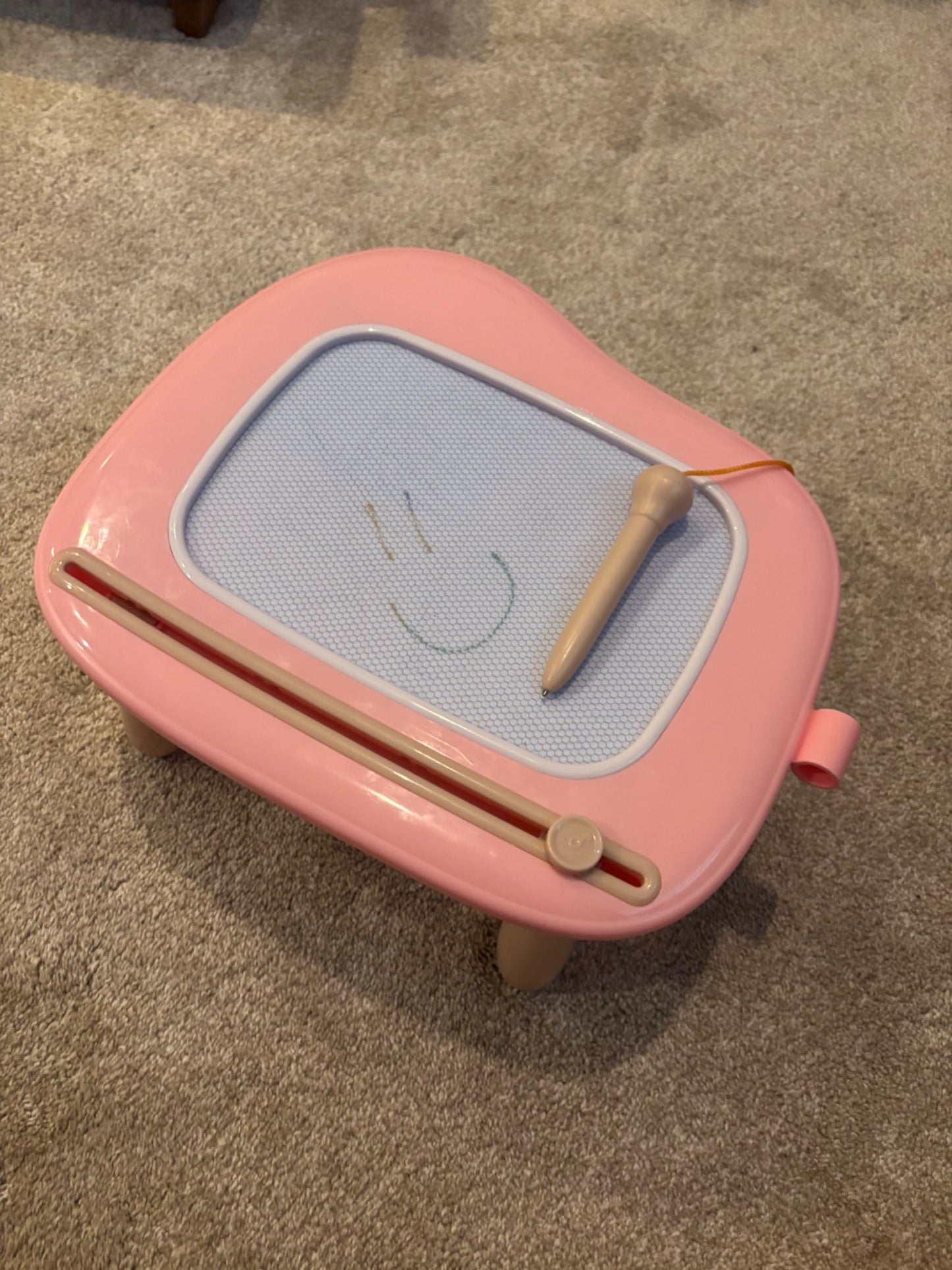Magnetic drawing table