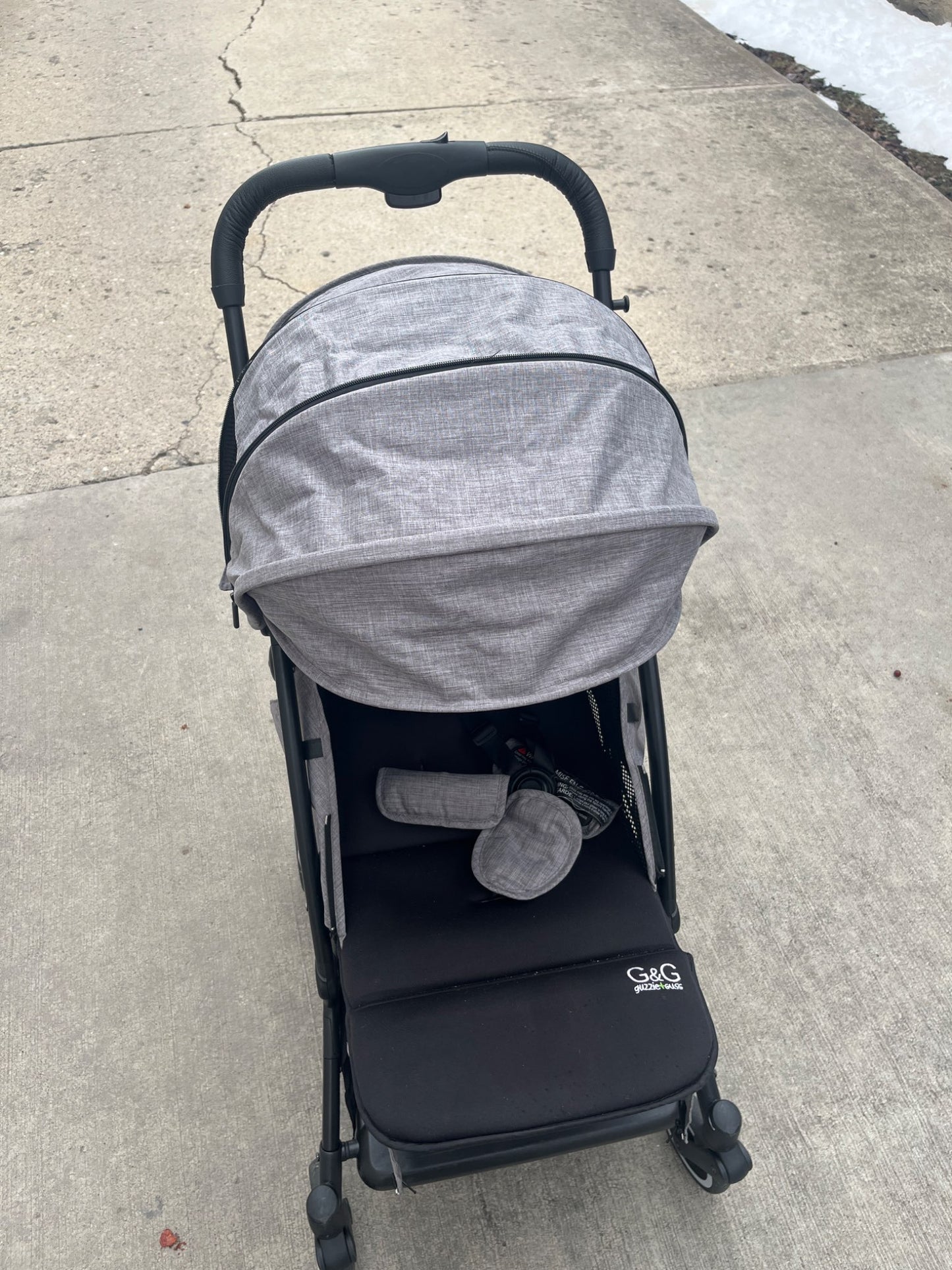 Oxygen by Guzzie + Guss Travel stroller reg $420