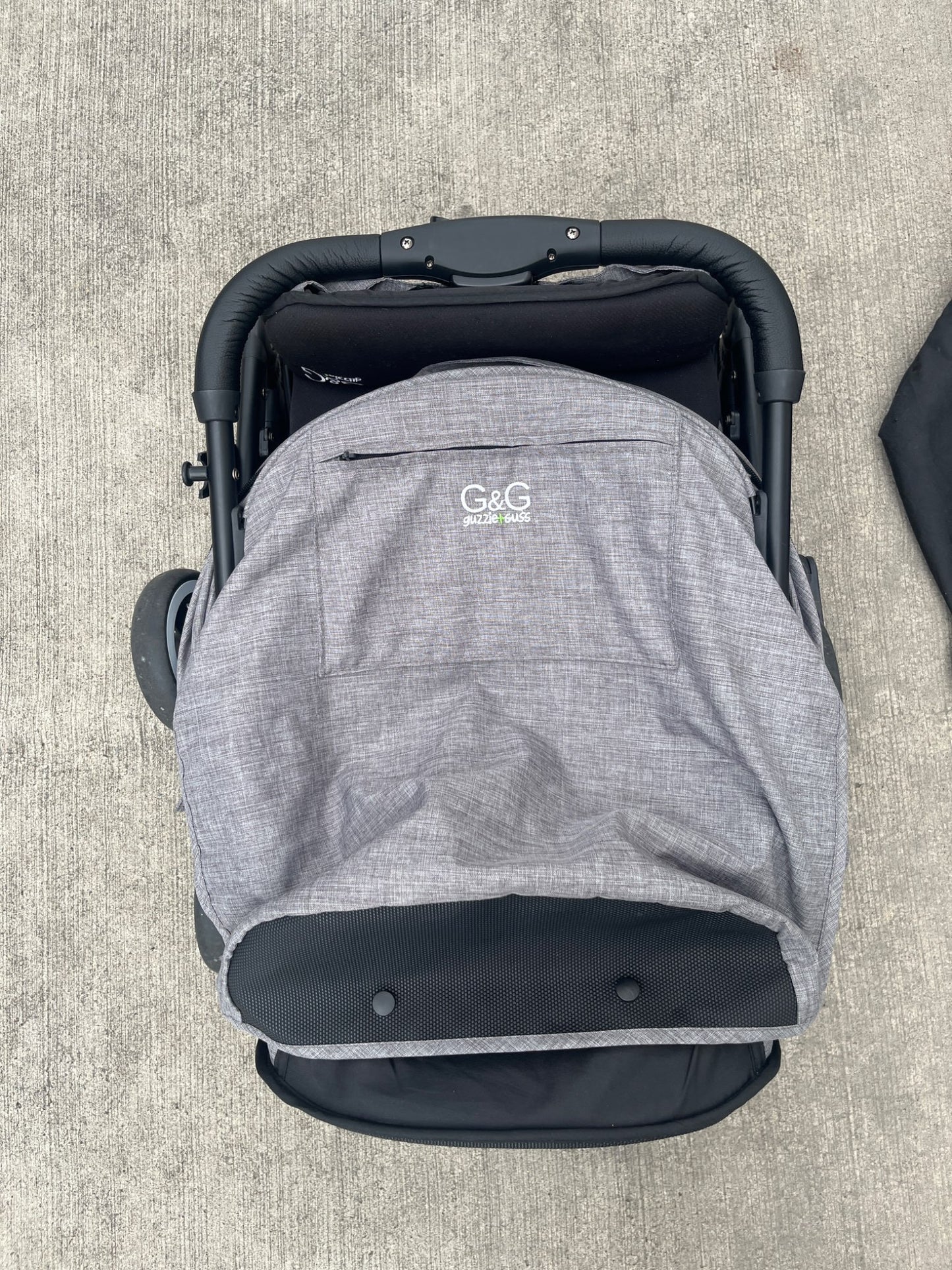 Oxygen by Guzzie + Guss Travel stroller reg $420