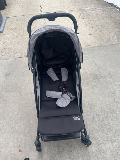 Oxygen by Guzzie + Guss Travel stroller reg $420