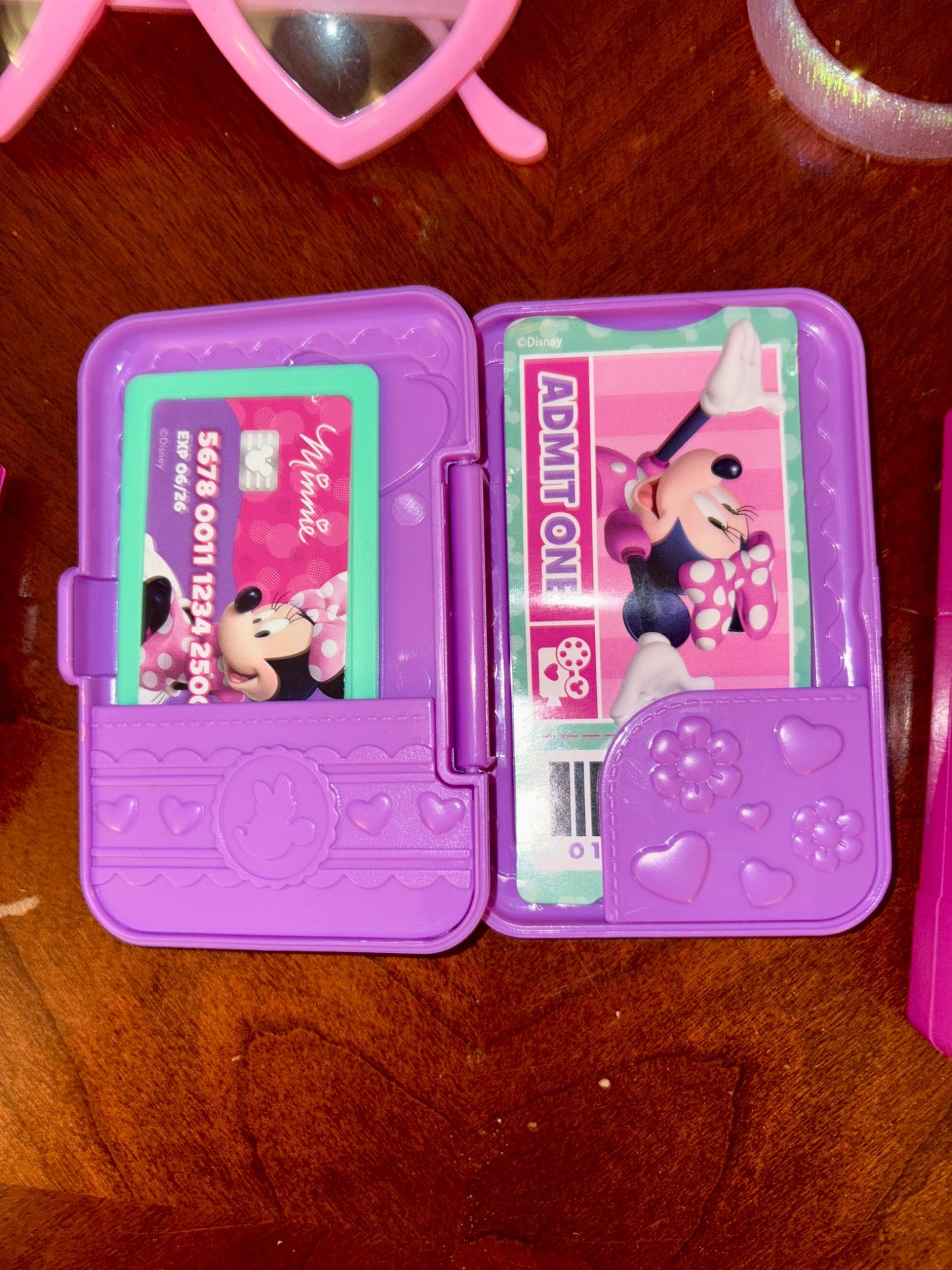 Minnie Mouse Bowfabulous Bag Set (Retails $28)