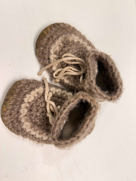 Padraig slippers size 10, Shoes 10 (Toddler:2-4yr)