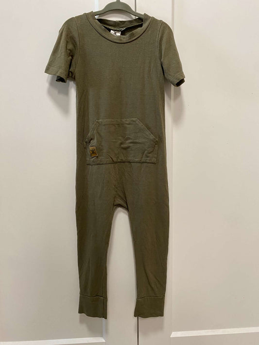 Short sleeved Brok Boys romper. Retails $50+, Kids 2T